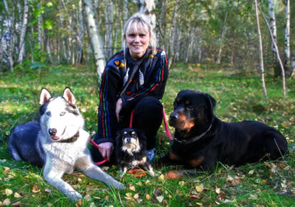 Liane Kramer mit ihren Hunden